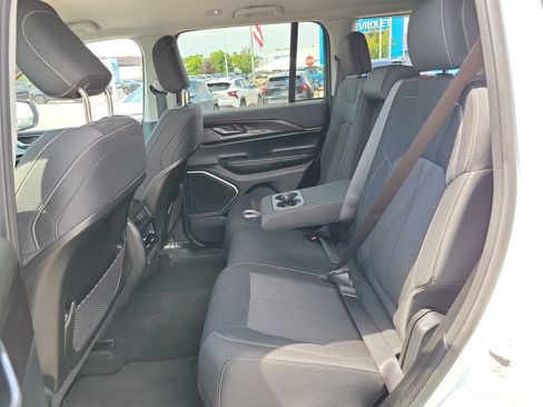 Used 2022 Jeep Grand Cherokee Laredo w/ Luxury Tech Group I AWD/4WD image 29