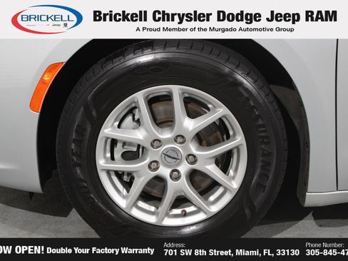 Used 2023 Chrysler Pacifica Touring-L FWD image 38