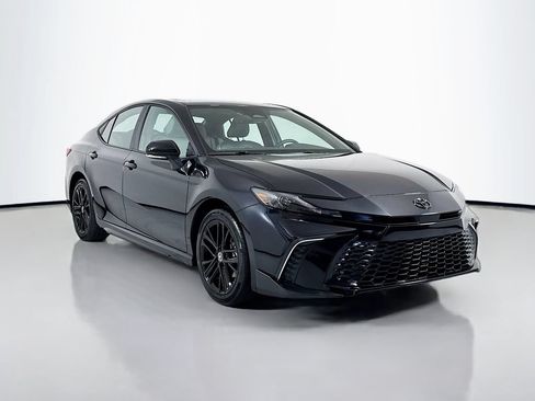 Used 2025 Toyota Camry SE w/ Convenience Package AWD/4WD image 4