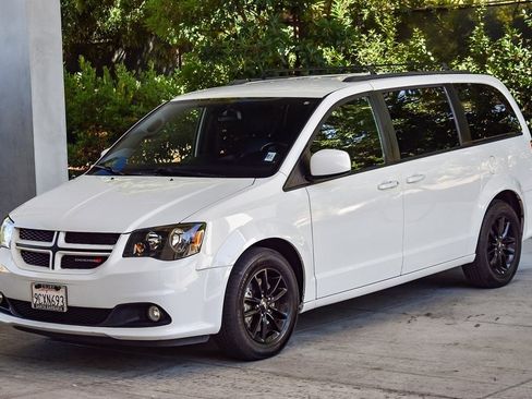 Used 2019 Dodge Grand Caravan GT image 3