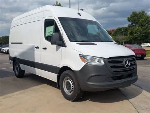 Used 2025 Mercedes-Benz Sprinter 2500 image 12