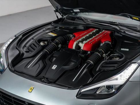 Used 2019 Ferrari GTC4Lusso image 11