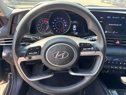 Used 2021 Hyundai Elantra SEL FWD image 16