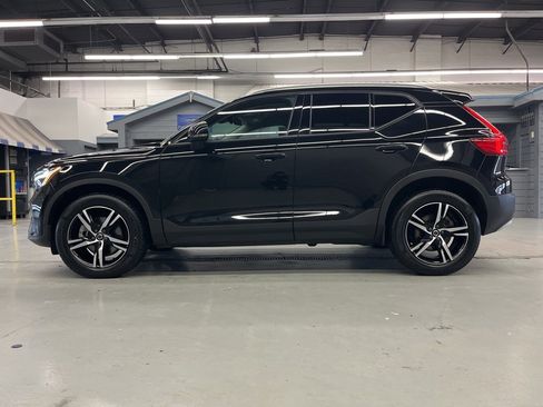 Used 2023 Volvo XC40 B5 Core w/ Protection Package Premier image 4