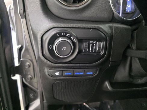 Certified 2021 Jeep Wrangler Unlimited Sahara image 27