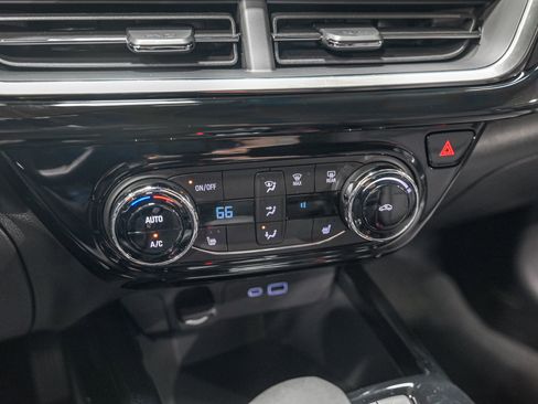 Used 2025 Chevrolet Trax RS w/ Driver Confidence Package image 21