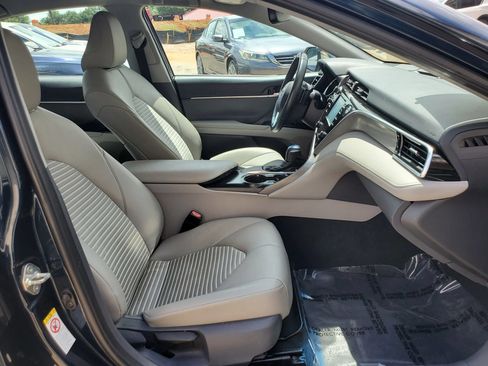 Used 2018 Toyota Camry SE w/ Convenience Package FWD image 25