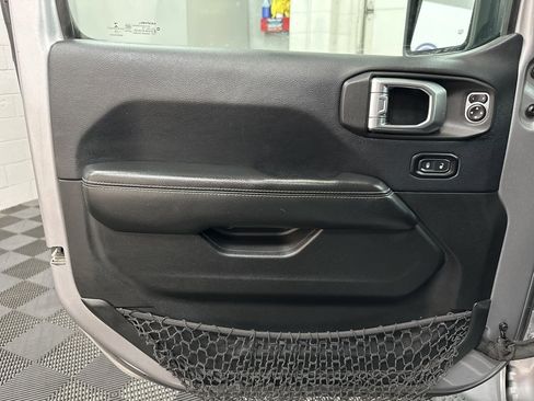 Used 2018 Jeep Wrangler Unlimited Sahara image 19