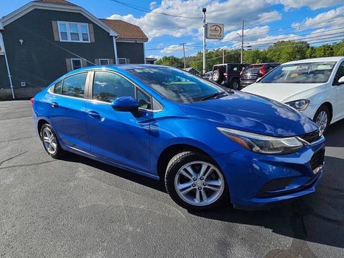 Used 2017 Chevrolet Cruze LT image 3