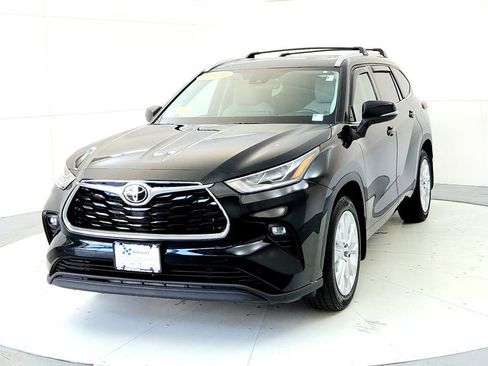 Used 2021 Toyota Highlander Limited AWD/4WD image 2