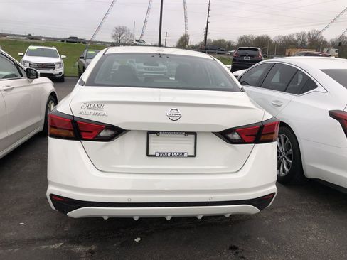 Used 2025 Nissan Altima 2.5 SV image 9