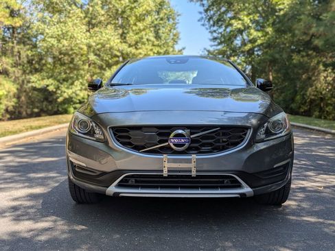 Used 2017 Volvo S60 T5 Cross Country Platinum image 3
