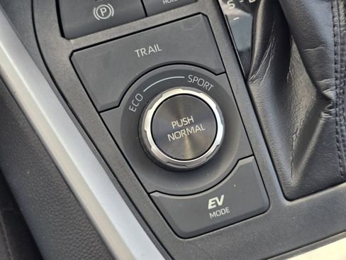 Certified 2019 Toyota RAV4 XLE w/ Convenience Package AWD/4WD image 8
