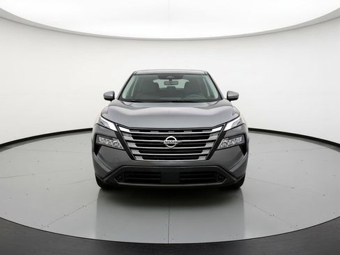 Used 2025 Nissan Rogue SV image 2