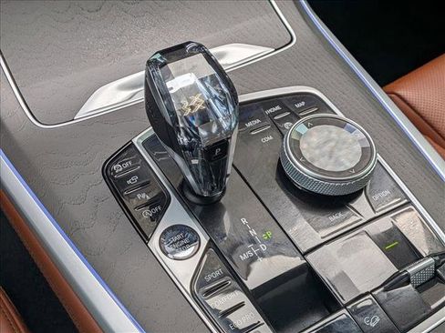 Used 2022 BMW X7 M50i image 12