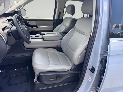 Used 2025 Ford Expedition Active RWD image 22