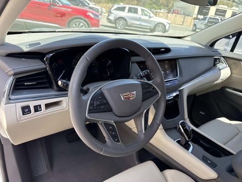 Used 2017 Cadillac XT5 Luxury w/ Driver Awareness Package image 33