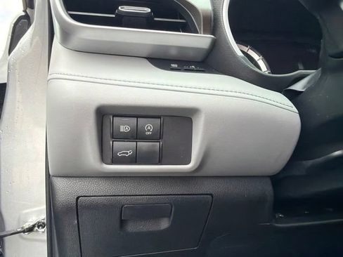 Used 2023 Toyota Highlander XLE FWD image 20