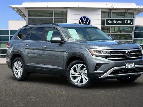 Used 2023 Volkswagen Atlas SE w/ Panoramic Sunroof Package FWD image 2