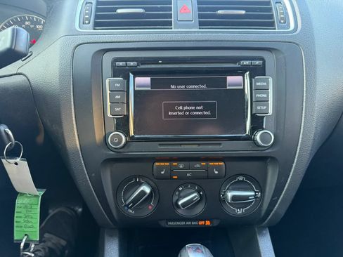 Used 2012 Volkswagen Jetta SE FWD image 13