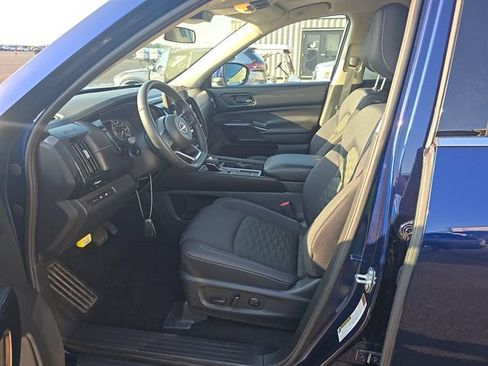 Certified 2025 Nissan Pathfinder SV w/ SV Premium Package FWD image 6