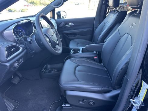 New 2026 Chrysler Pacifica Select image 59