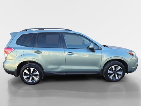 Used 2017 Subaru Forester 2.5i Premium w/ All-Weather Package image 2