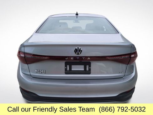 Used 2025 Volkswagen Jetta SE FWD image 5
