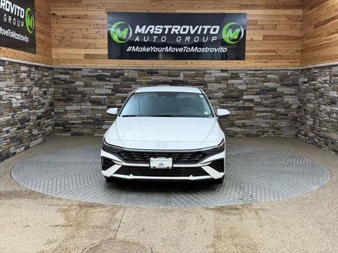 New 2026 Hyundai Elantra Hybrid FWD image 3