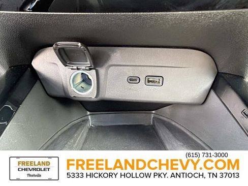 Used 2025 Chevrolet Trax RS w/ Sunroof Package FWD image 31