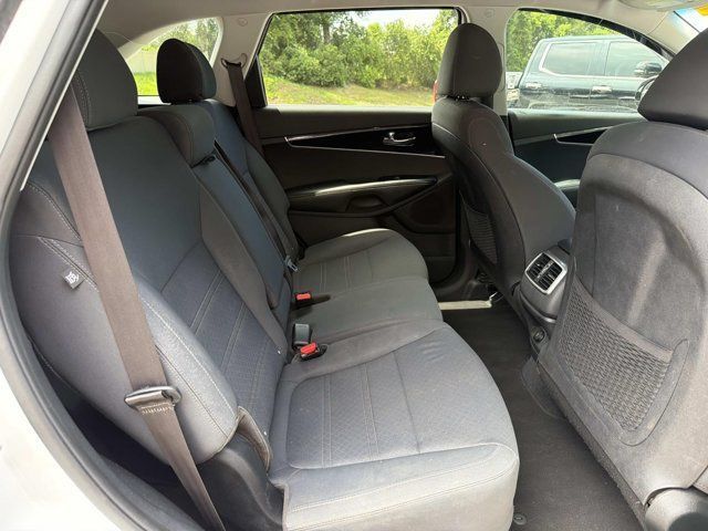 Used 2020 Kia Sorento LX FWD image 19