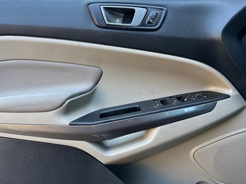 Used 2020 Ford EcoSport SE w/ SE Convenience Package image 10