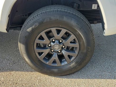 Used 2023 Toyota Tacoma SR5 w/ Technology Package image 5