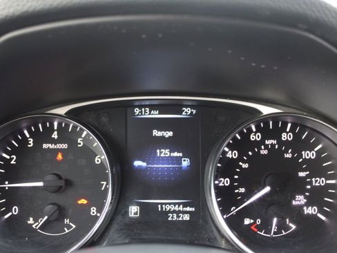 Used 2016 Nissan Rogue SV image 32