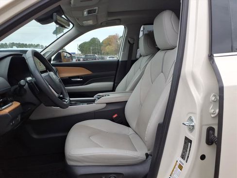 Used 2024 Toyota Grand Highlander Platinum image 20