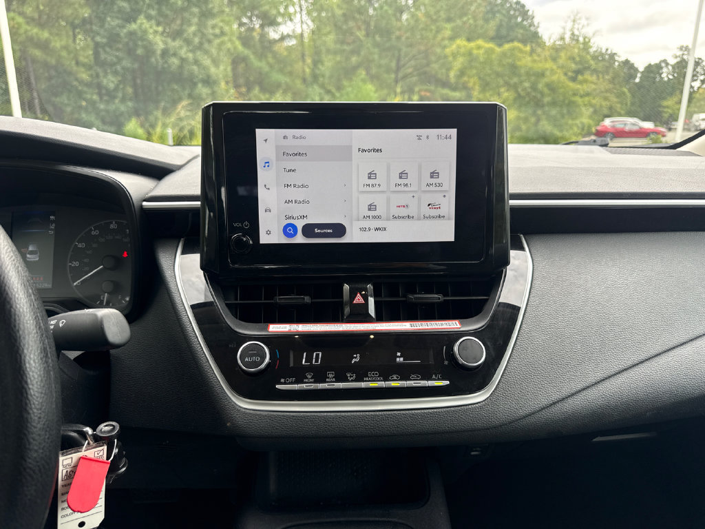 Used 2025 Toyota Corolla LE FWD image 18