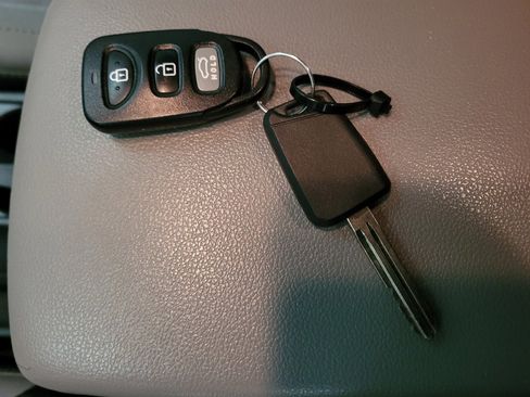 Used 2020 Hyundai Elantra SEL image 32