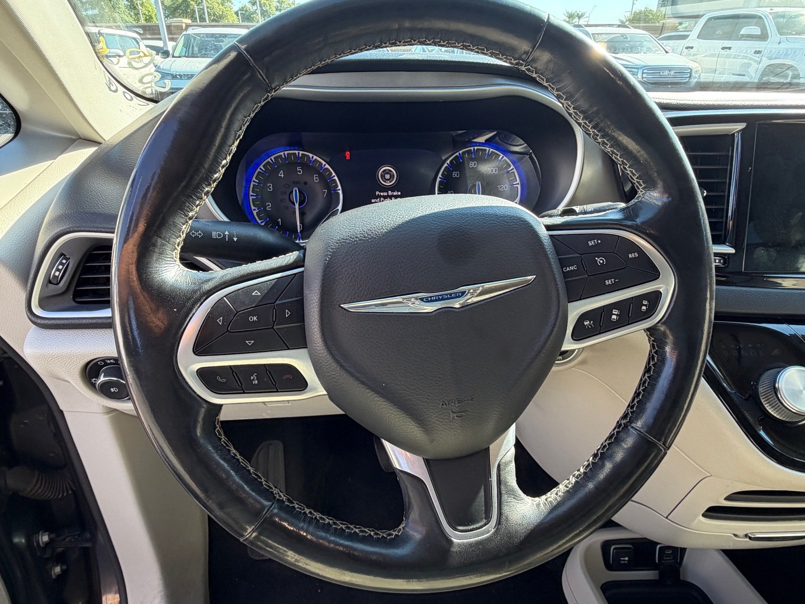 Used 2021 Chrysler Pacifica Touring-L FWD image 9