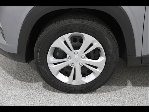 Certified 2024 Chevrolet Trax LS w/ Driver Confidence Package FWD image 21