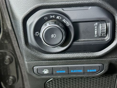 Used 2025 Jeep Wrangler Unlimited Sport S 4xe AWD/4WD image 16
