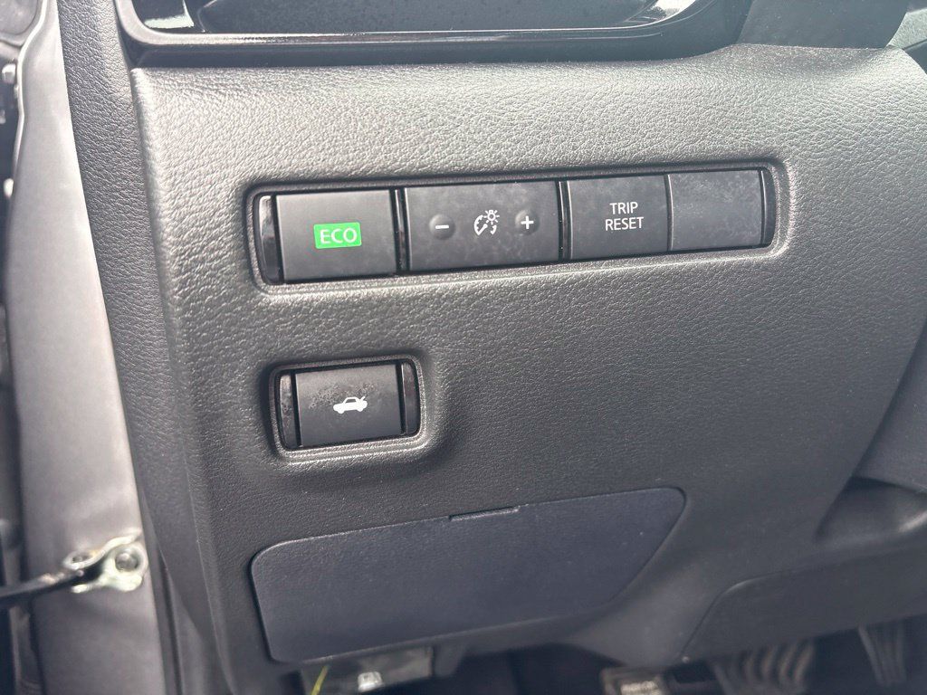 Used 2023 Nissan Sentra SR w/ Electronics Package FWD image 18