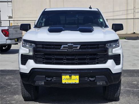Used 2025 Chevrolet Silverado 1500 LT Trail Boss w/ Convenience Package II AWD/4WD image 2