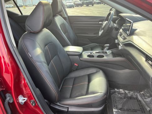 Used 2021 Nissan Altima 2.5 SR w/ SR Premium Package image 32