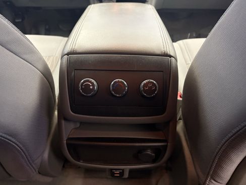 Used 2015 Chevrolet Traverse LT w/ Style and Technology Package image 22