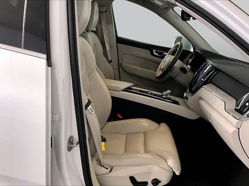 Used 2022 Volvo XC60 B5 Inscription w/ Climate Package AWD/4WD image 8