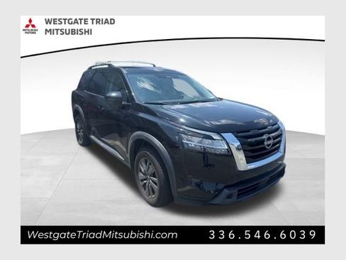 Used 2022 Nissan Pathfinder SV image 1