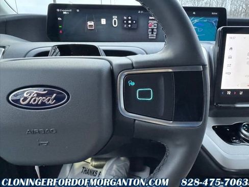 New 2025 Ford Expedition Active image 24