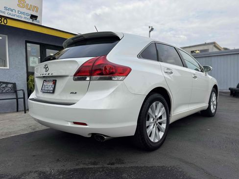 Used 2015 Toyota Venza XLE w/ XLE Premium Package image 5