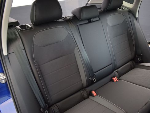 Used 2024 Volkswagen Taos SE image 12