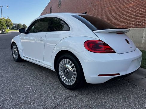Used 2016 Volkswagen Beetle 1.8T SE FWD image 2